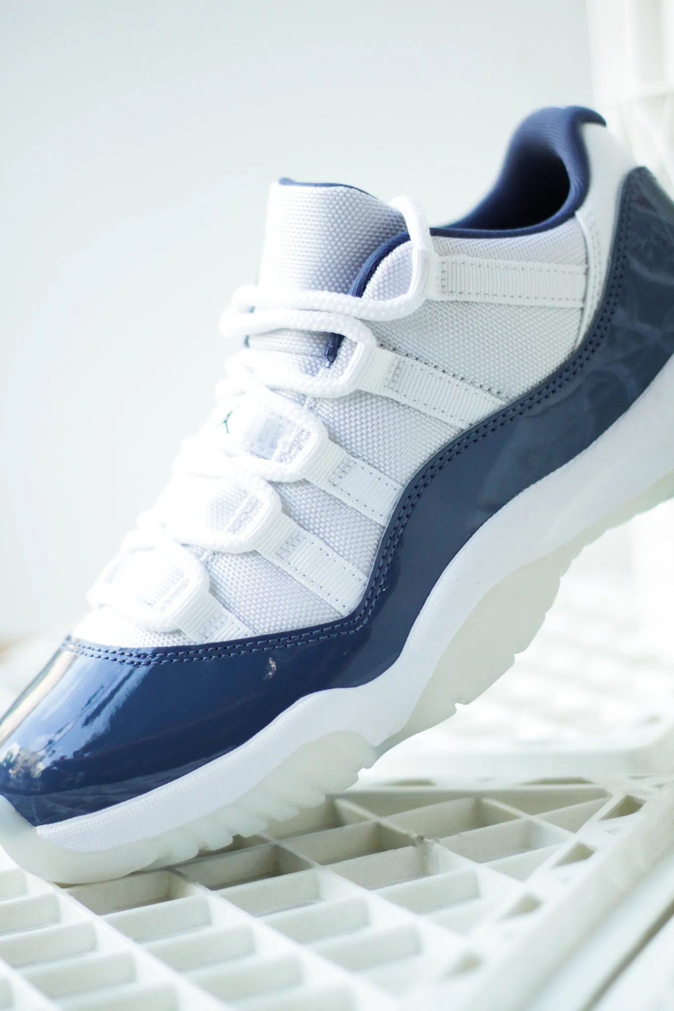 AIR JORDAN 11 RETRO LOW "DIFFUSED BLUE"