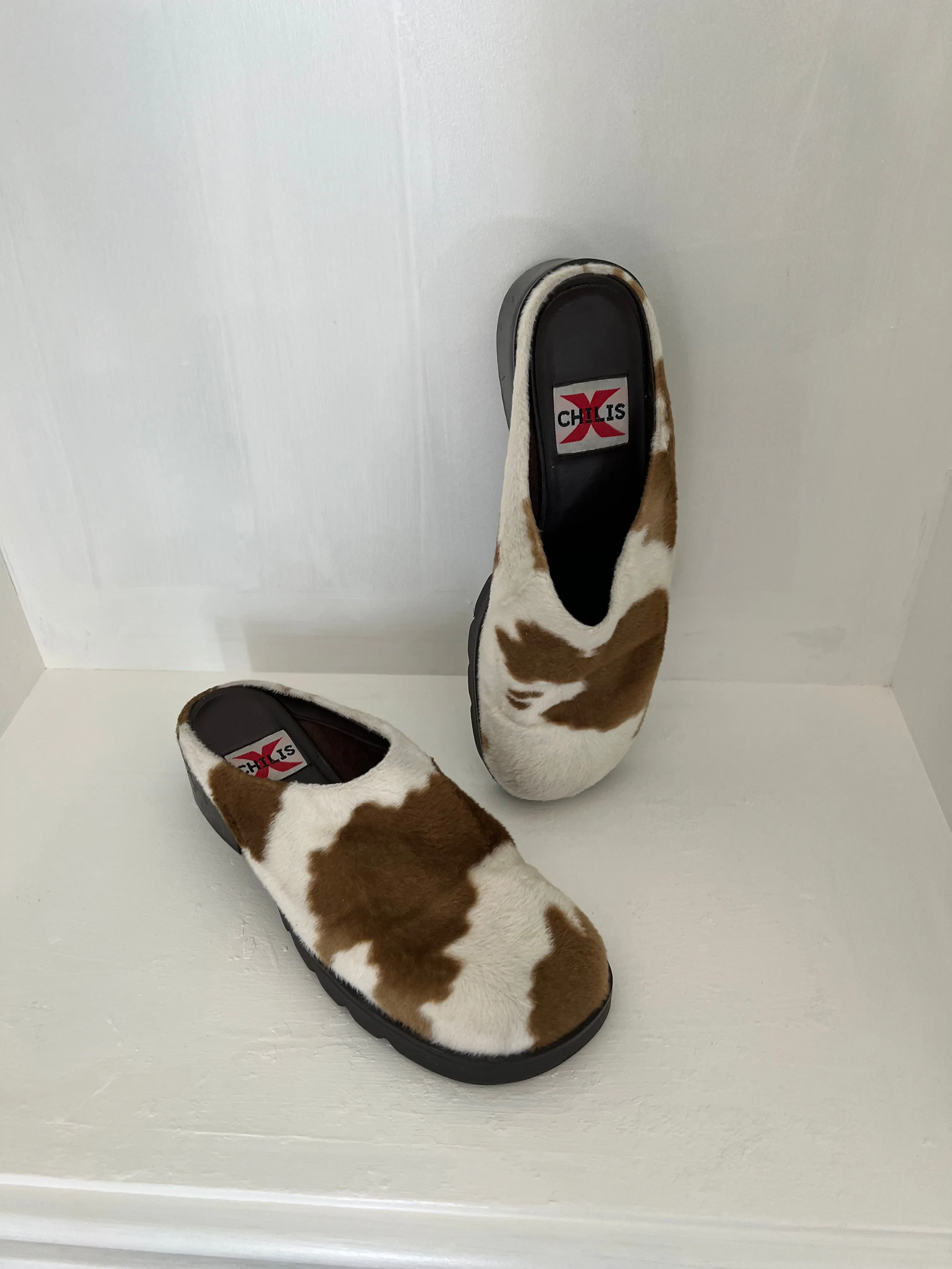 Brown Chilis Cow Slides