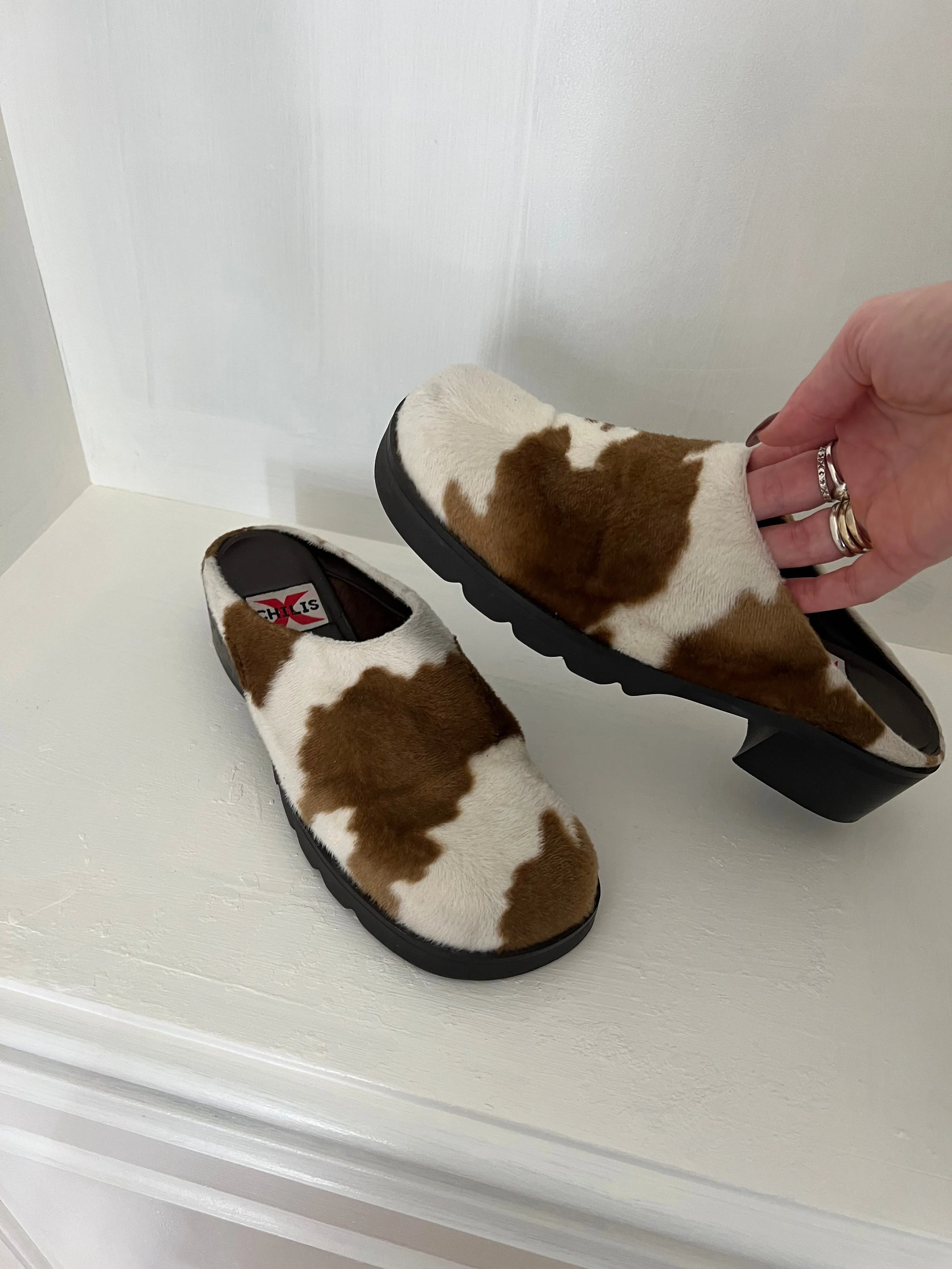 Brown Chilis Cow Slides