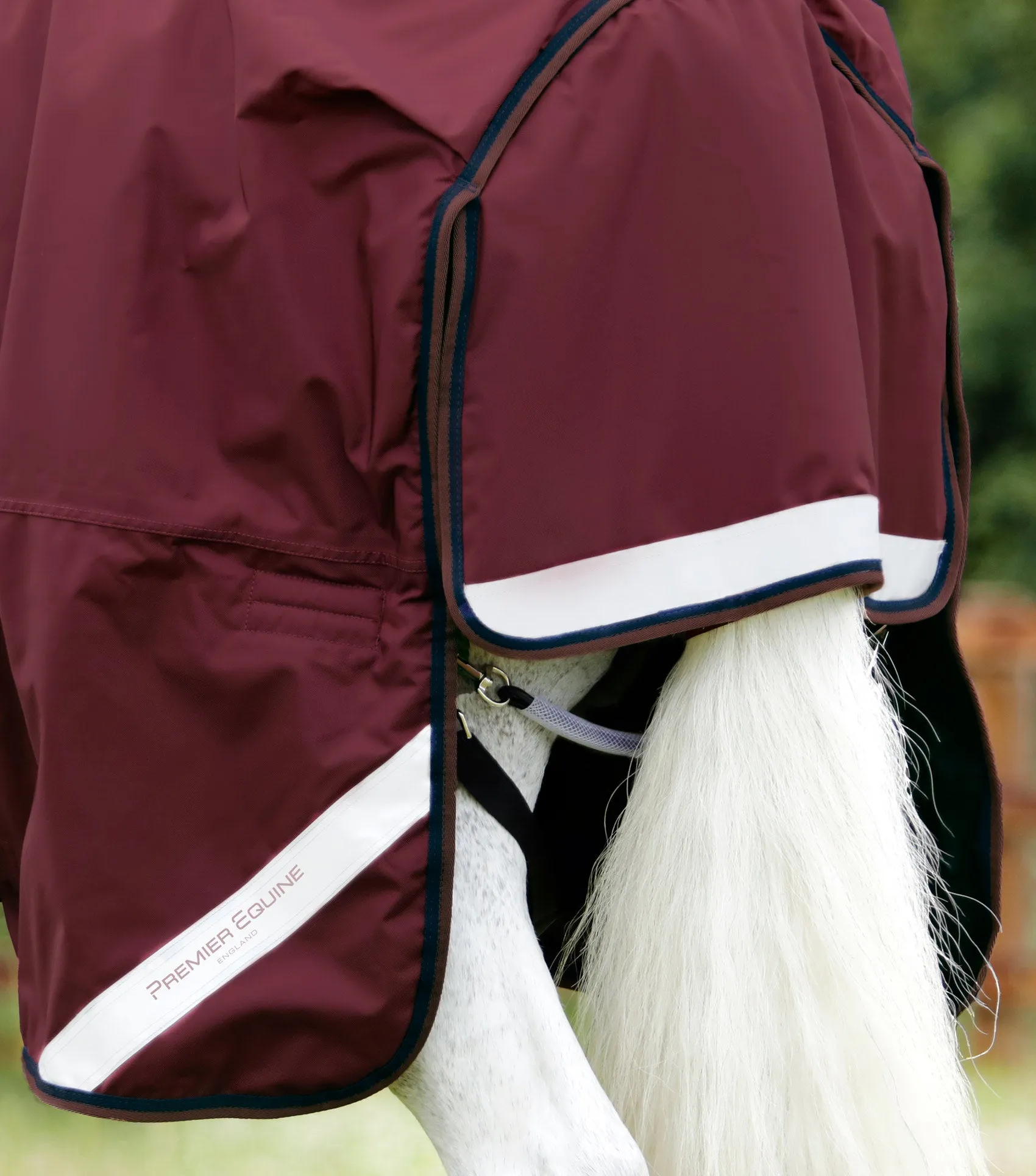 Buster 400g Turnout Rug with Snug-Fit Neck Cover Burgundy