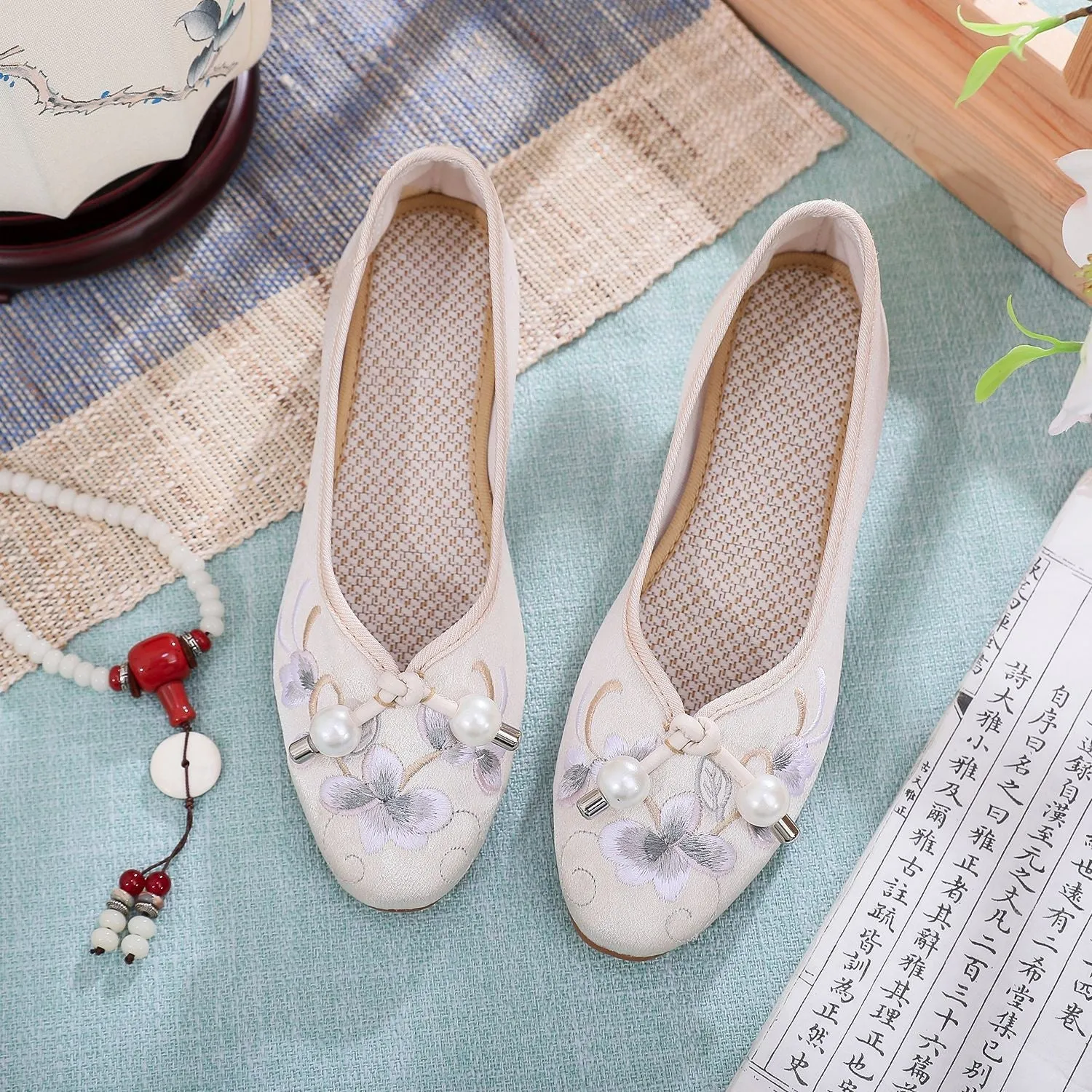 Chinese Style Embroidered Ethnic Ancient Han Canvas Shoes