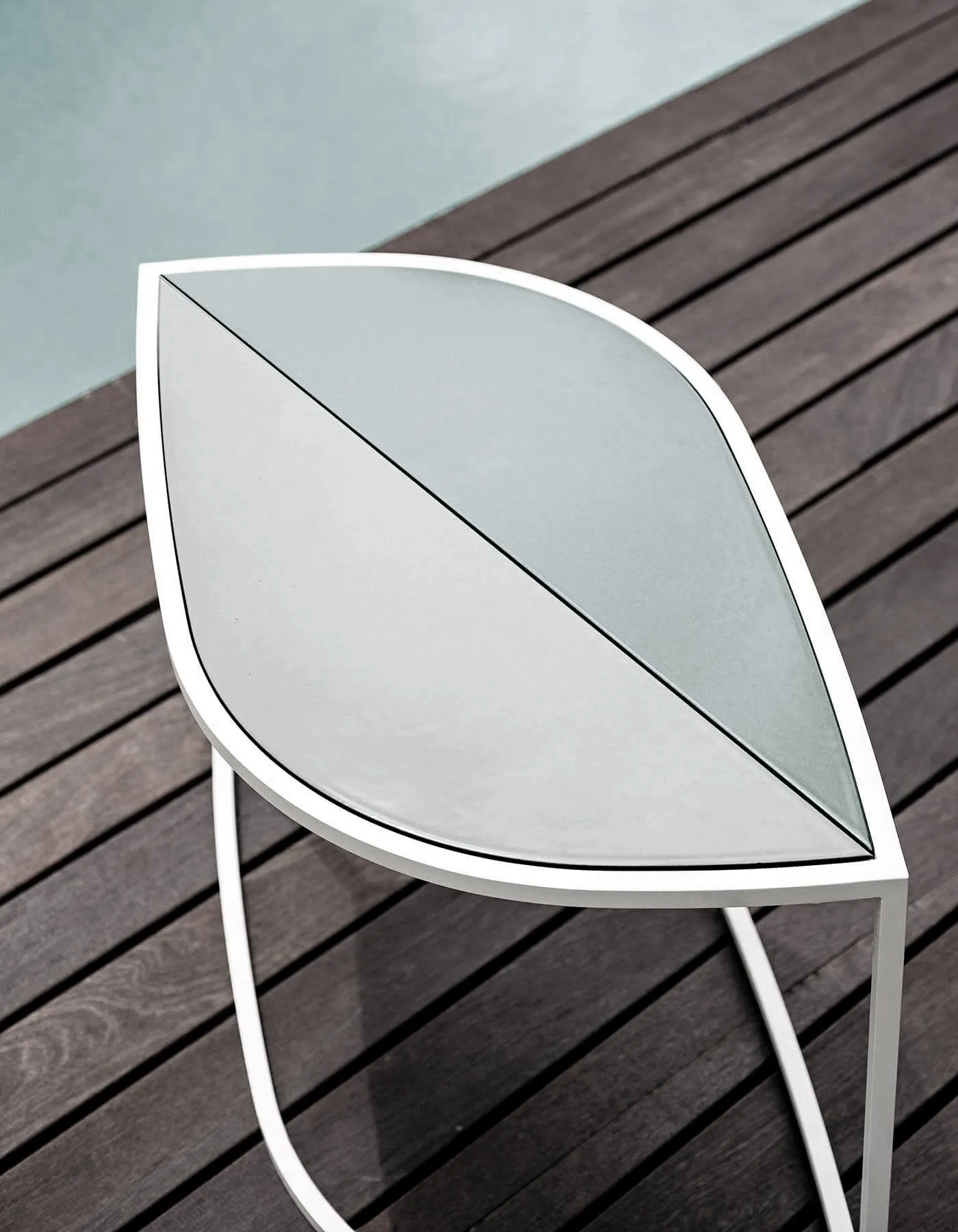 Leaf Outdoor Side Table