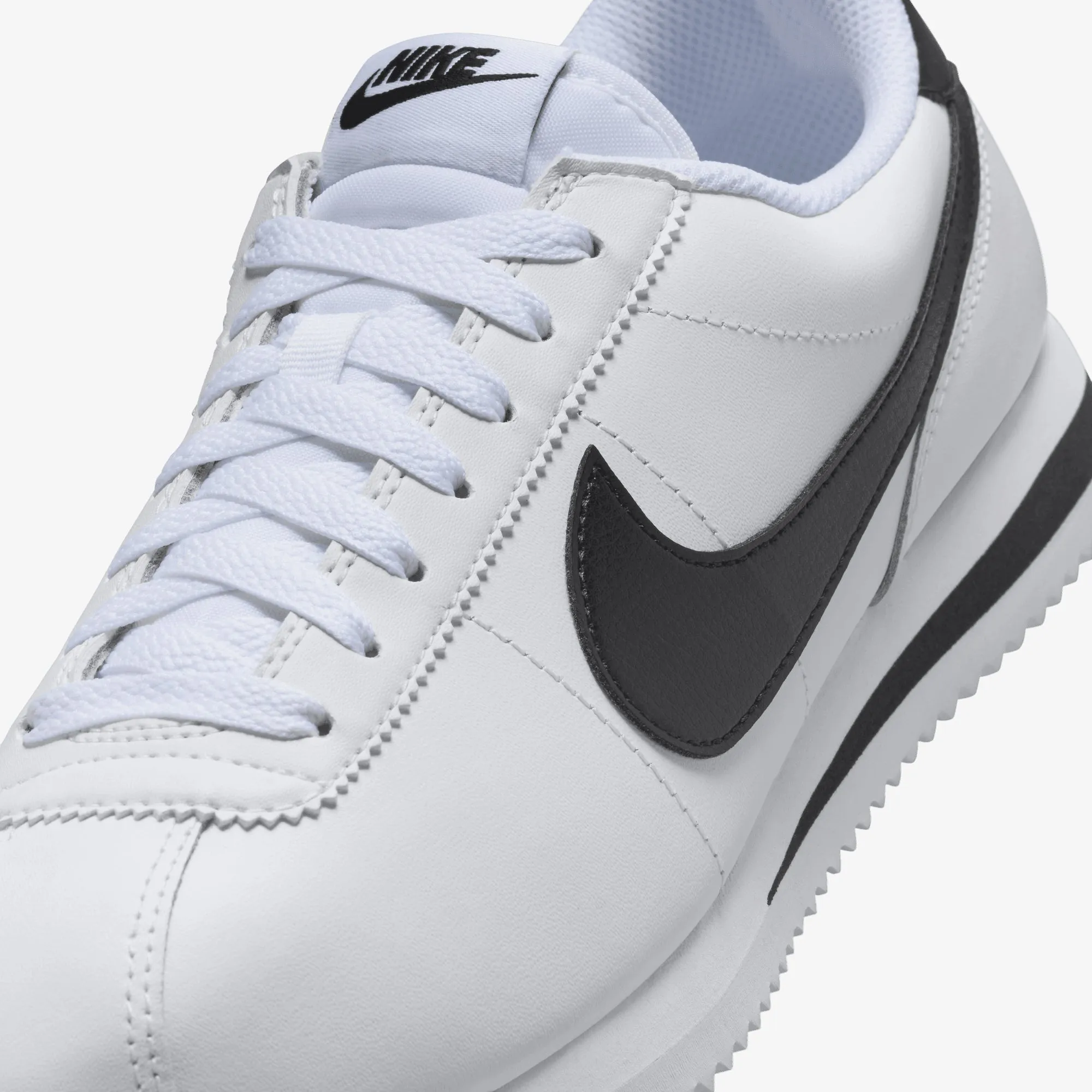 NIKE | WMN'S CORTEZ LEATHER { WHITE/BLACK