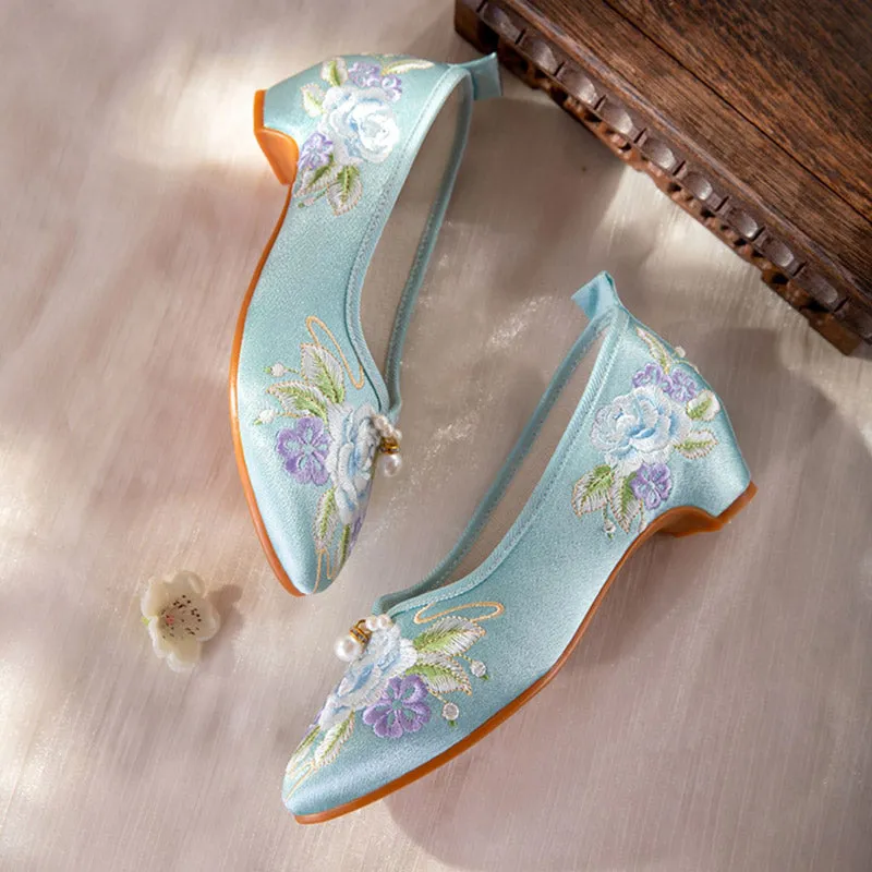 Vintage Flower Embroidery Low Heel Women's Pumps