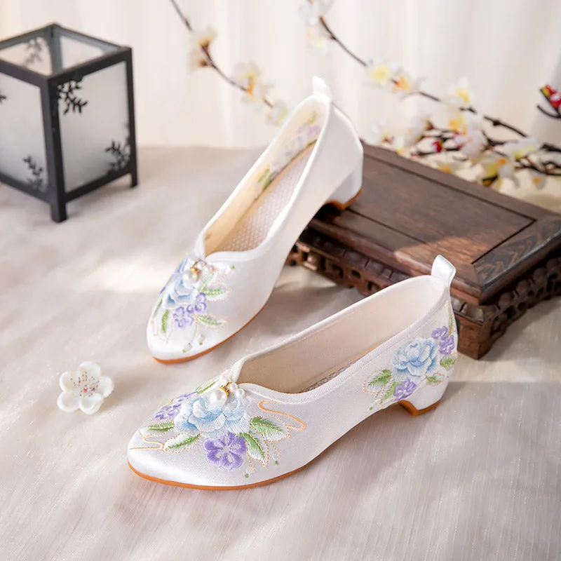 Vintage Flower Embroidery Low Heel Women's Pumps