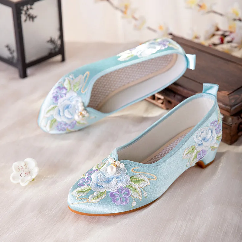 Vintage Flower Embroidery Low Heel Women's Pumps